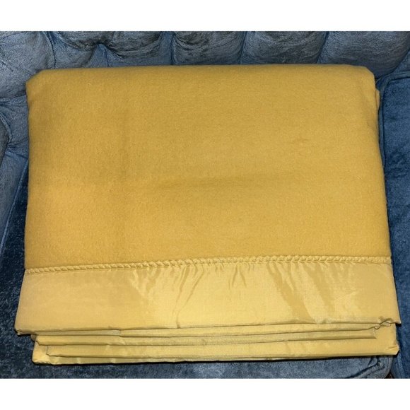 VTG Gold Yellow Mustard Full Size Blanket Chatam Preowned Unused Acrylic Edged - Picture 2 of 8